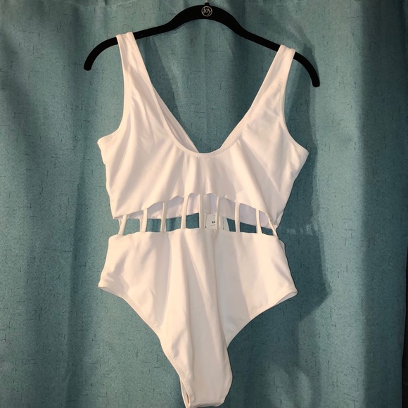 Cupshe One-Piece Swimsuit - Picture 4 of 4